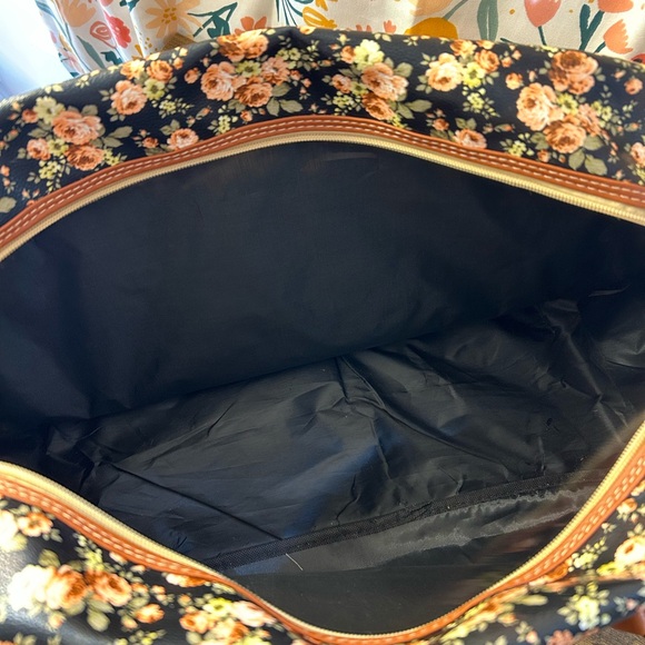 Large Floral Weekend Duffle Bag Black With Large Side Pocket Brown Handles - Picture 4 of 6